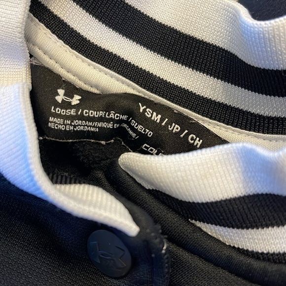 Under armour youth small athletic jacket with pockets in black with purple logo - Picture 5 of 7